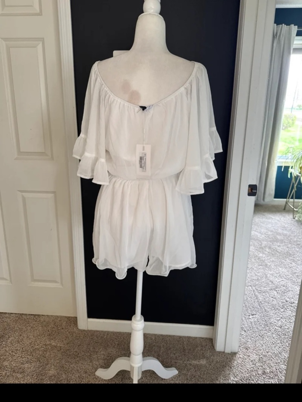 NWT Endless Rose RUFFLED SLEEVE ROMPER in White size Medium - Picture 10 of 12